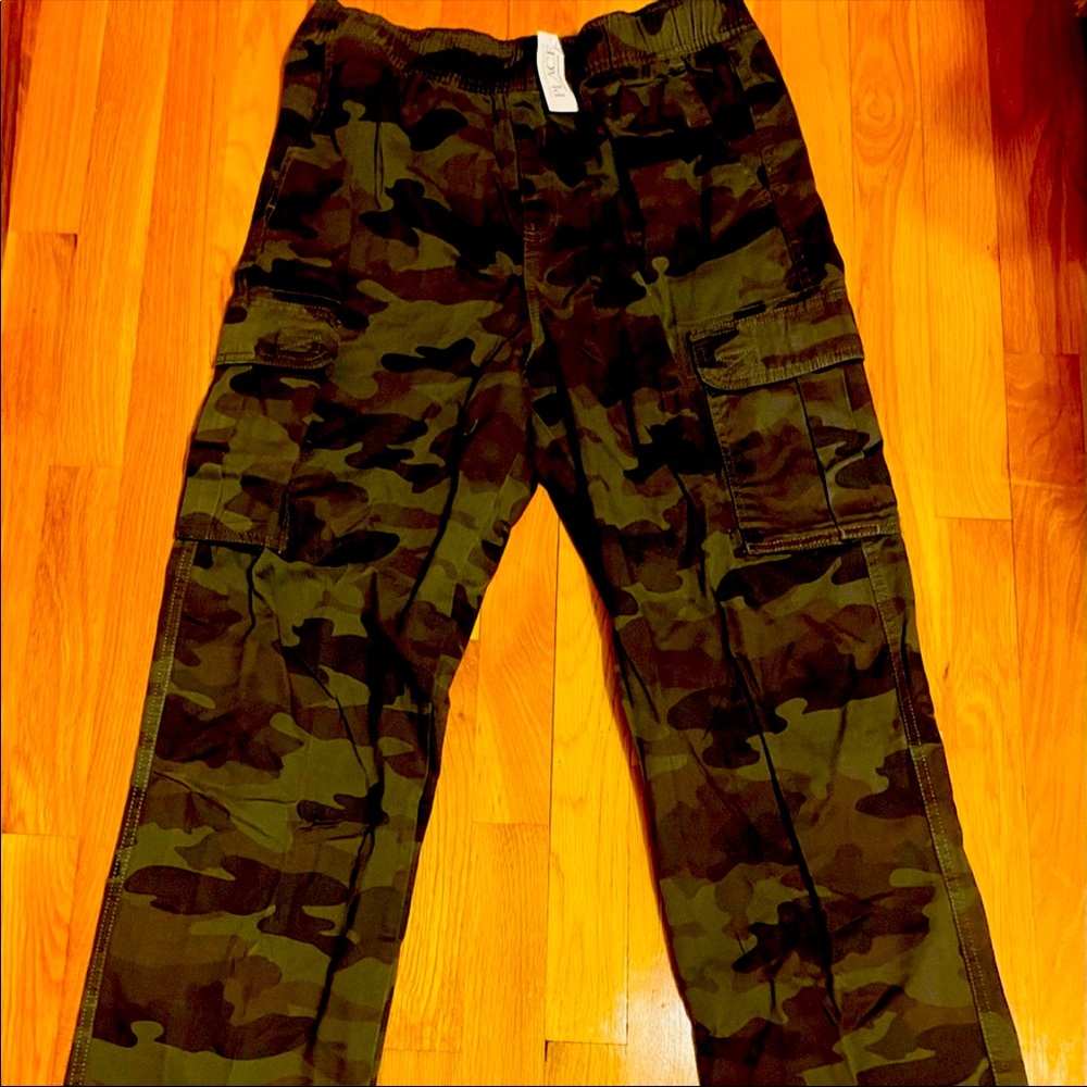Boys/Girls camo pants 18H